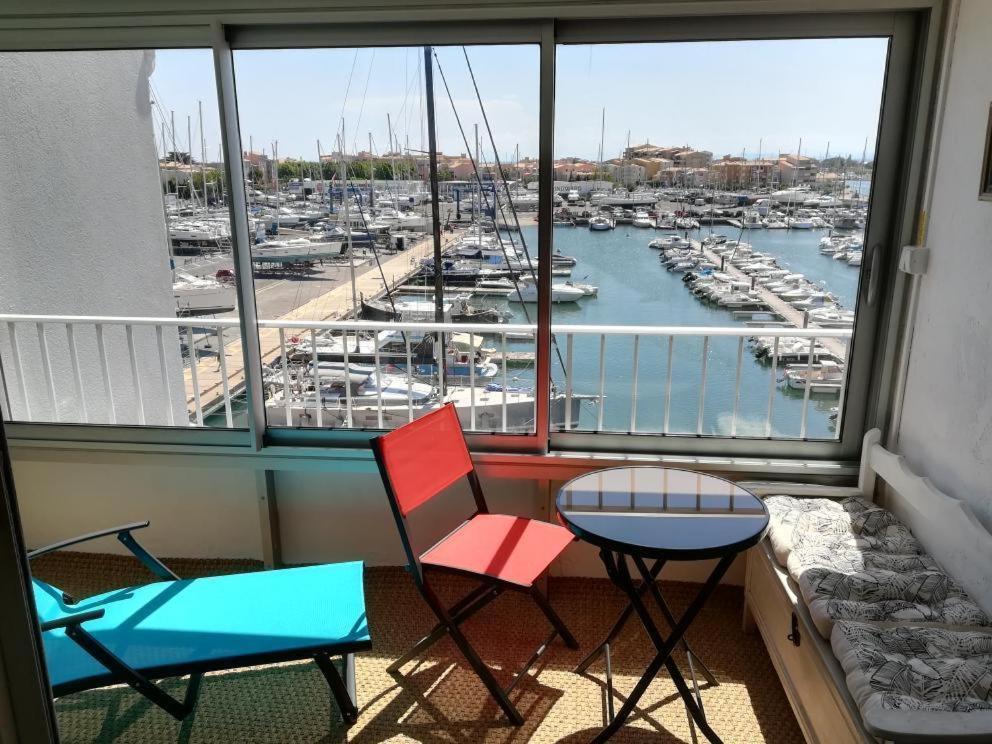 Studio cabine VUE PORT avec piscine, parc, boulodrome et parking privé Agde Esterno foto