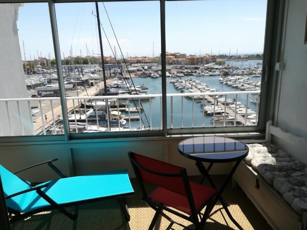 Studio cabine VUE PORT avec piscine, parc, boulodrome et parking privé Agde Esterno foto